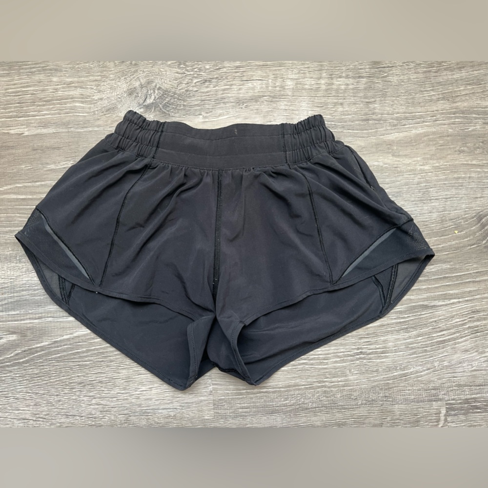 Lululemon Hotty Hot Low-Rise Lined Short 2.5”